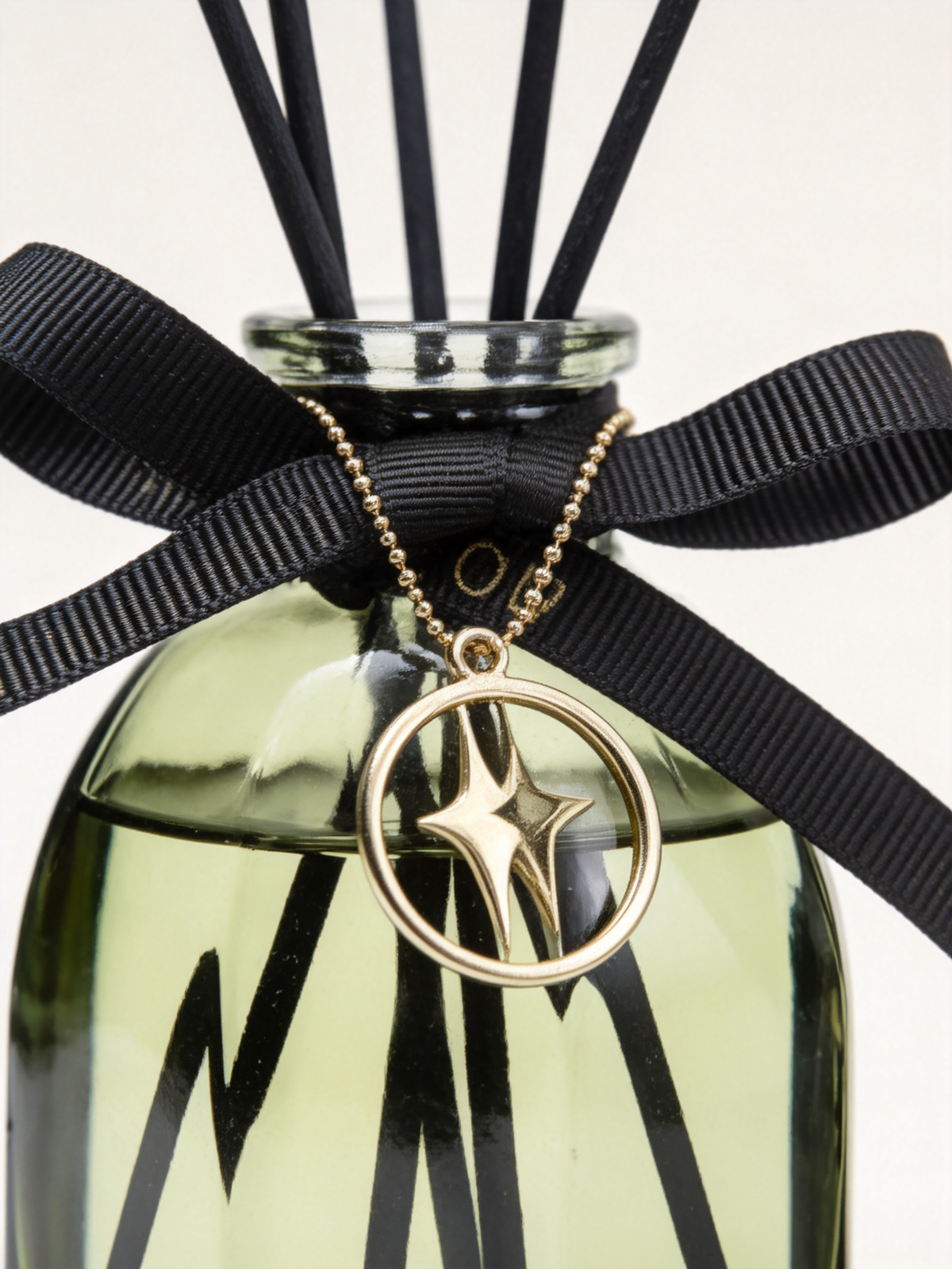 🎀 Luxury Reed Diffuser | Green Glass & Ribbon | Elegant Home Gift